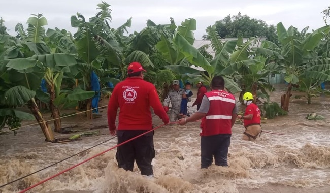 Guardias nacionaes en Río ayudando personas