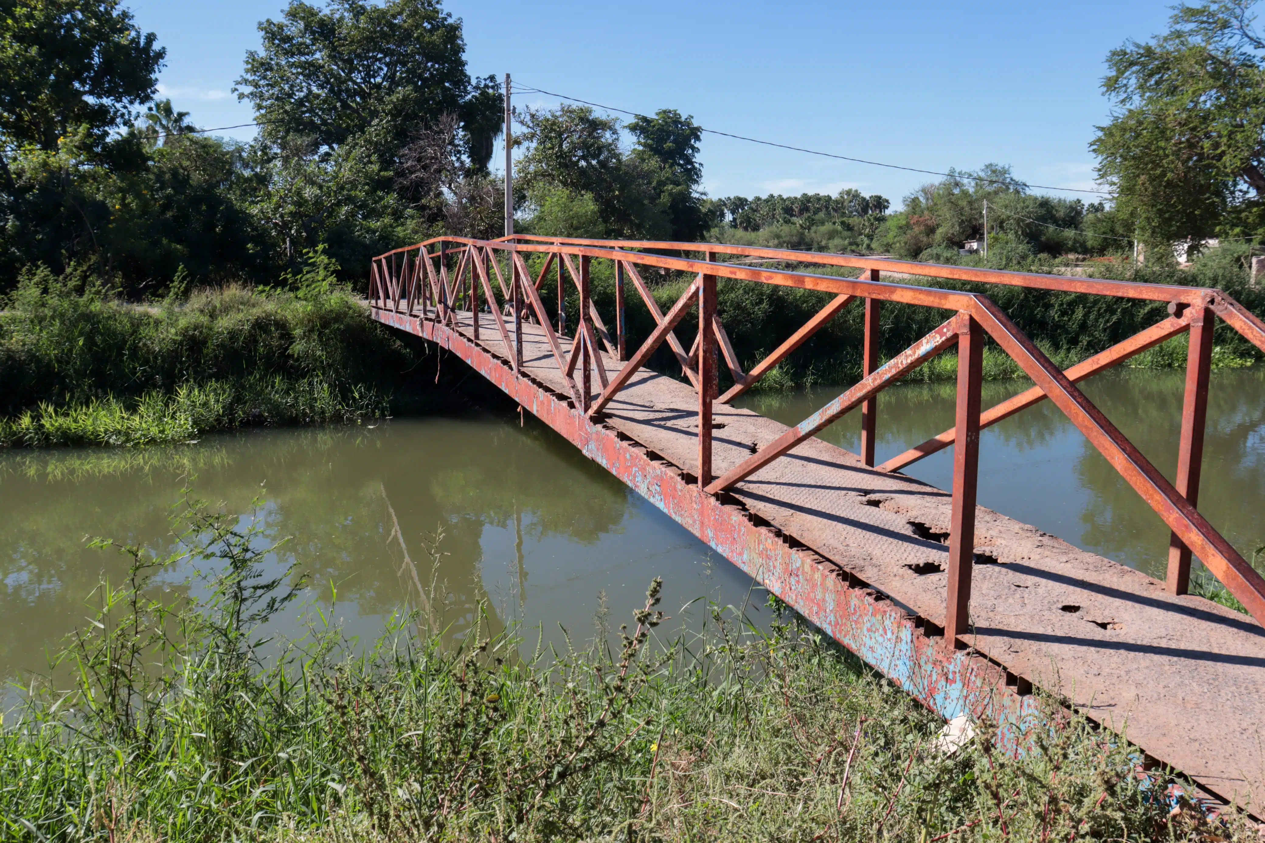 Puente ubicado en comunidad La Ladrillera en Ahome.