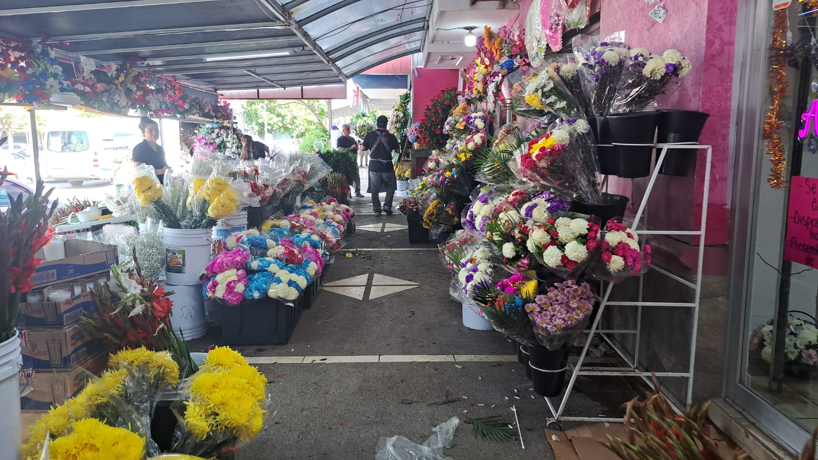 Puesto de flores en Los Mochis.