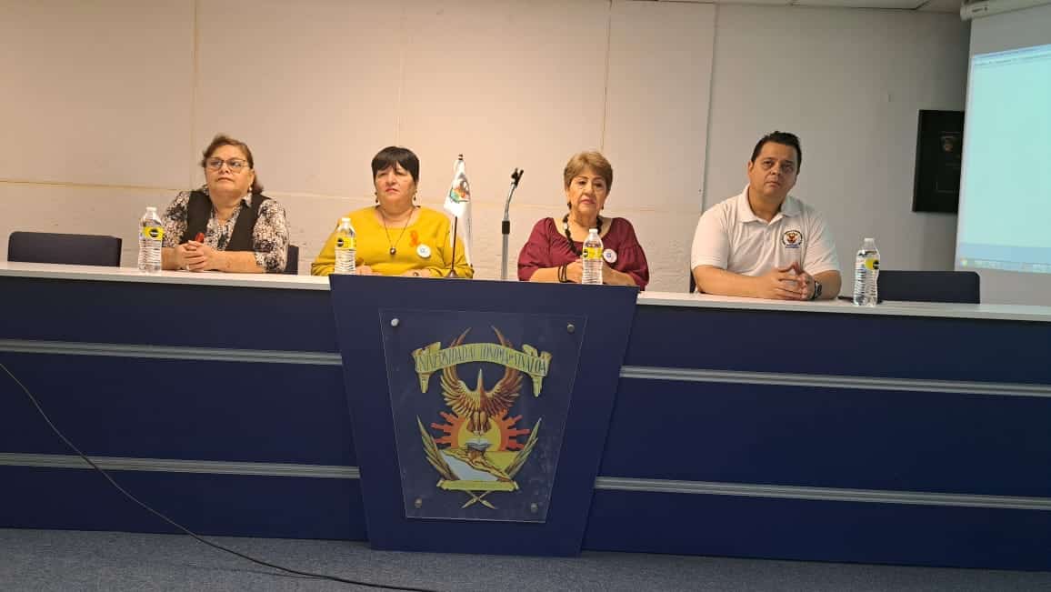 Asociación Mujeres Apoyándote en conferencia.