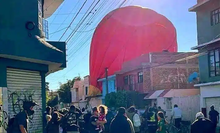 ¡Susto en las alturas! Cae globo aerostático en León, Guanajuato