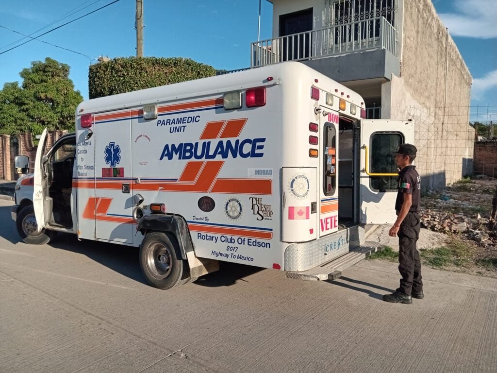 Choque de motocicleta contra un automóvil