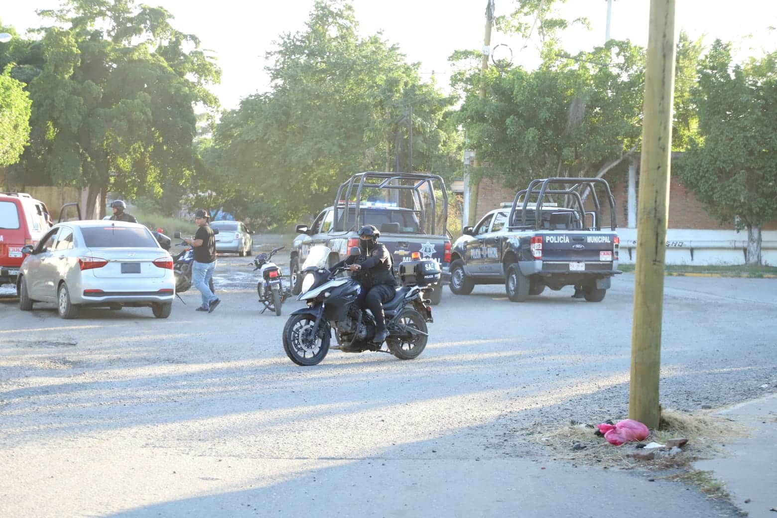 Agentes policiacos en operativo de búsqueda del presunto asesino del niño Jairo