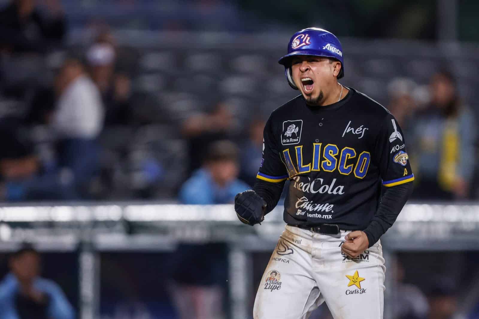 El sinaloense Missael Rivera celebrando una de las carreras de Charros de Jalisco en su sexta victoria consecutiva