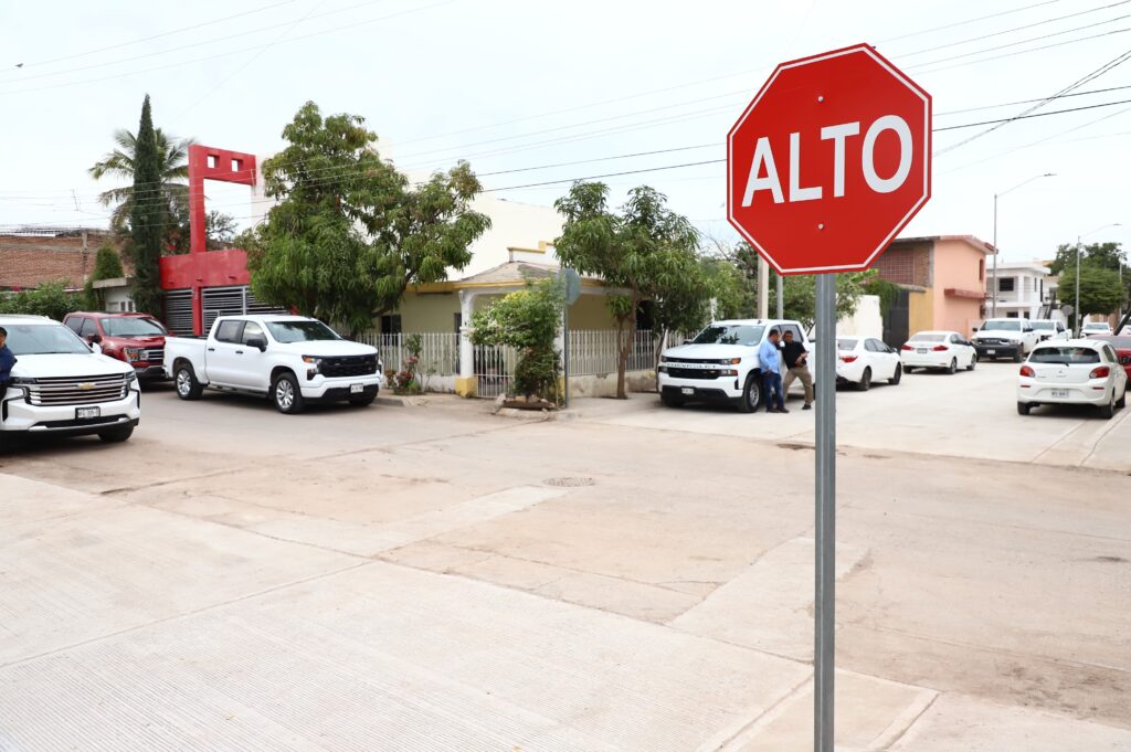 Entrega de calles pavimentadas en colonias de Culiacán