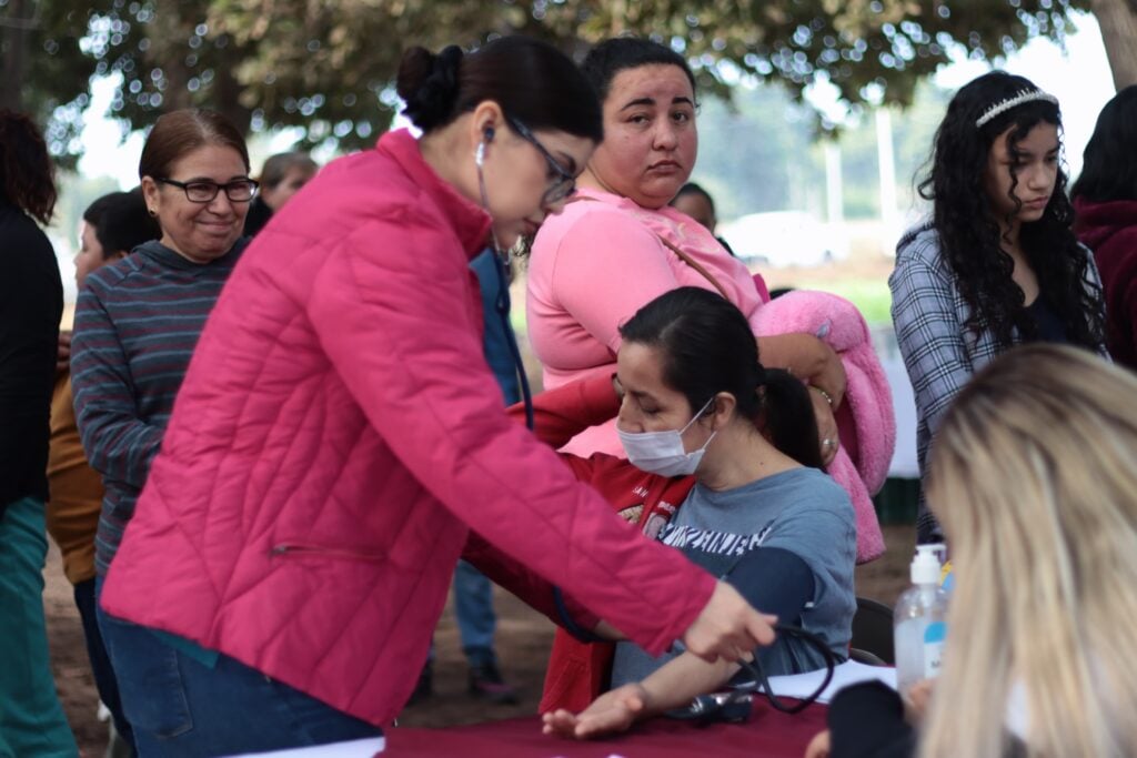 Vecinos de La Despensa durante la jornada de Bienestar en tu Comunidad