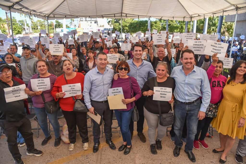 Entrega de equipamiento a comerciantes por parte de la Secretaría de Desarrollo Económico de Ahome
