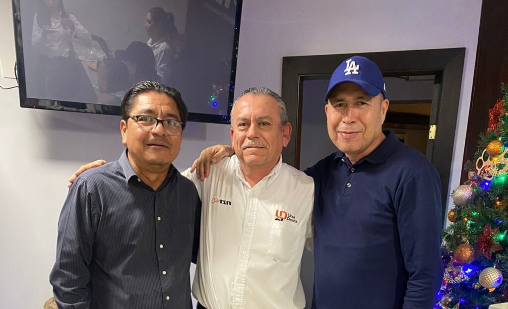 Don Pancho junto a sus compañeros y personal de RSN
