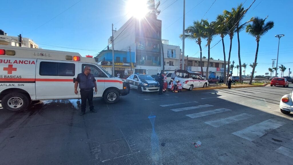 Cruz Roja y autoridades de seguridad en el lugar de los hechos