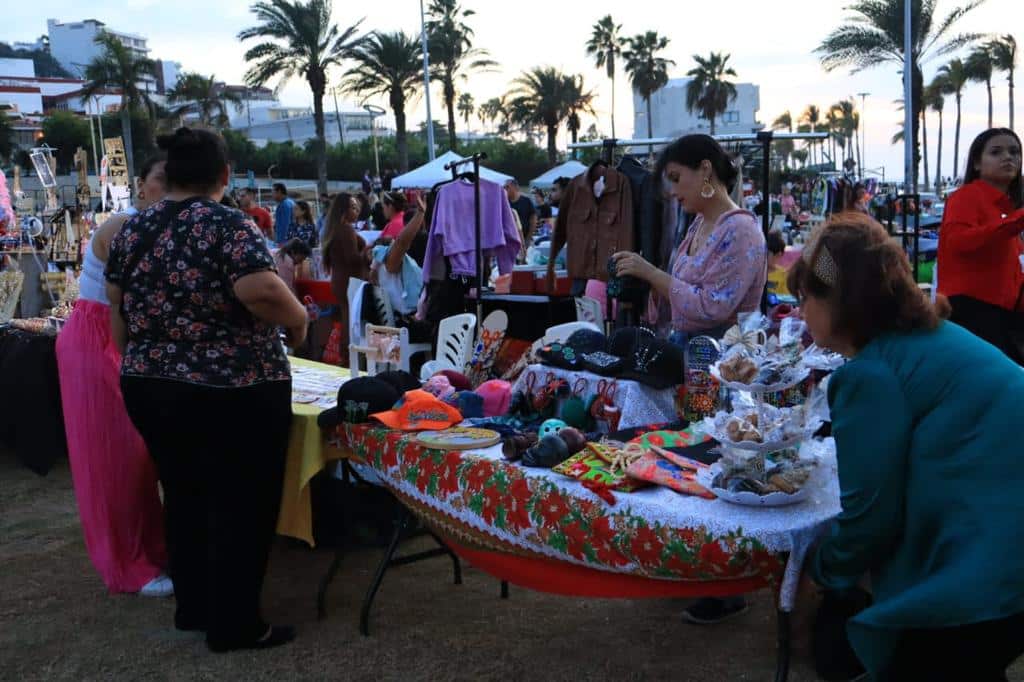 Bazar navideño en el parque Ciudades Hermanas