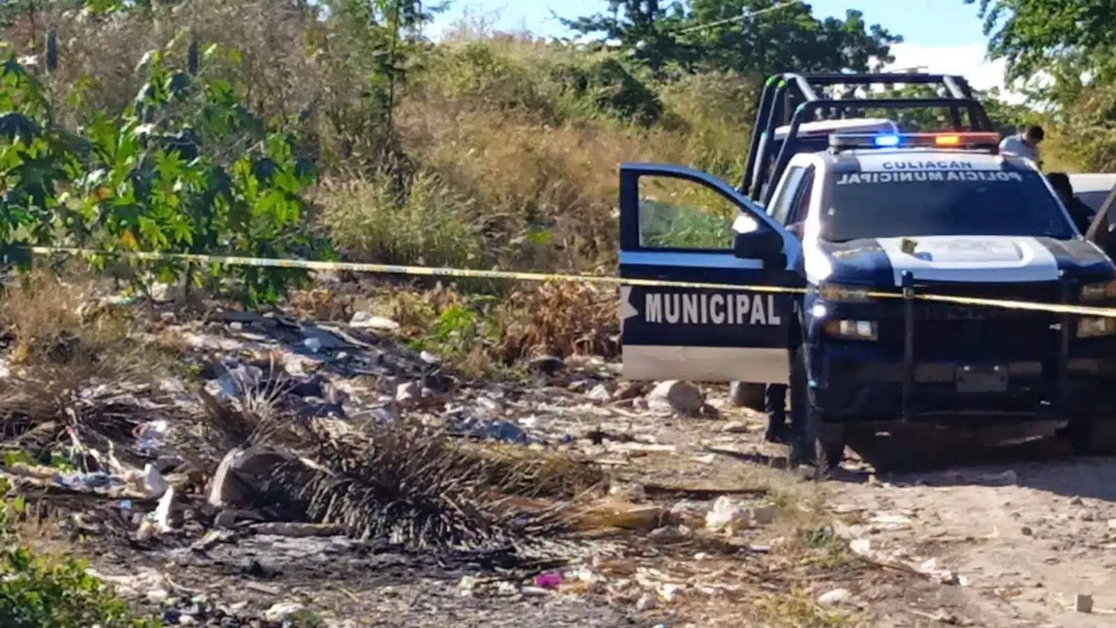 Policía Municipal en la zona acordonada donde fue encontrado el cadáver
