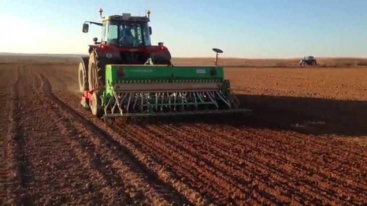 Maquinaria en campo agrícola