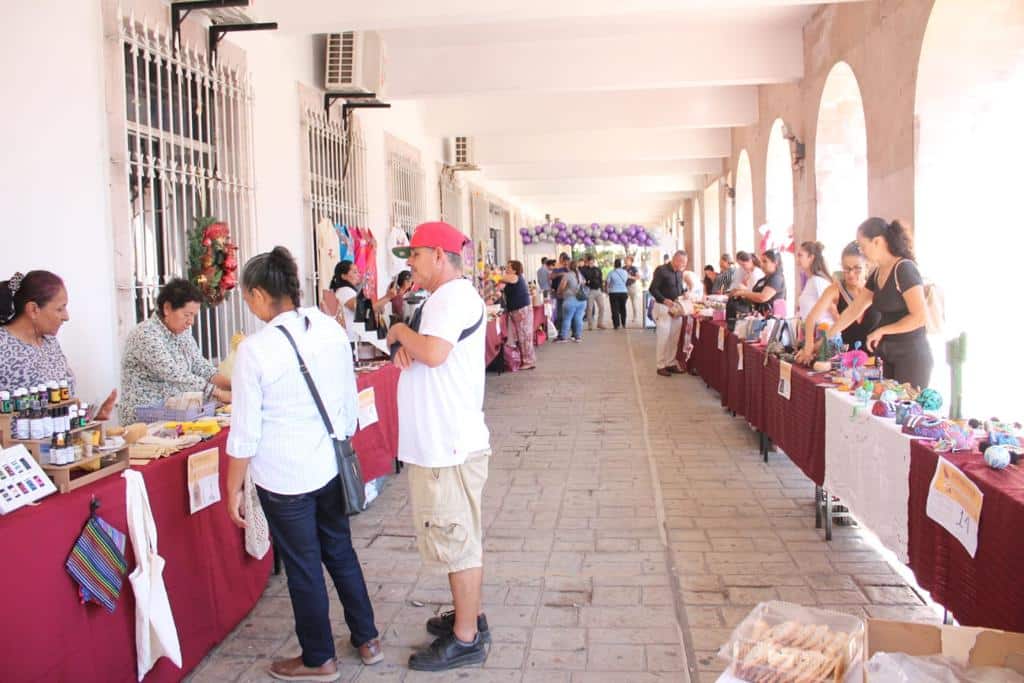 Expo Mujer Emprende 2023 en la explanada del Palacio Municipal