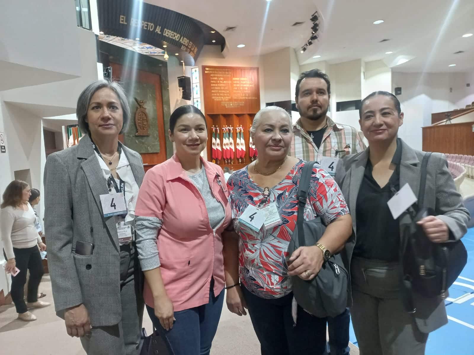 Manifestación de trabajadores de la salud en el Congreso del Estado
