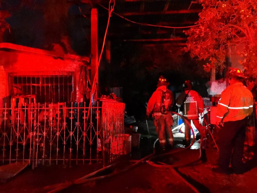 Bomberos en el lugar de los hechos