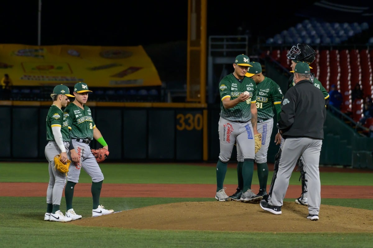 El mánager Félix Fermín va por su abridor Guadalupe Chávez