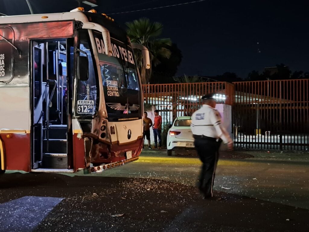 Camión de transporte público de la ruta Barrio-Pemex