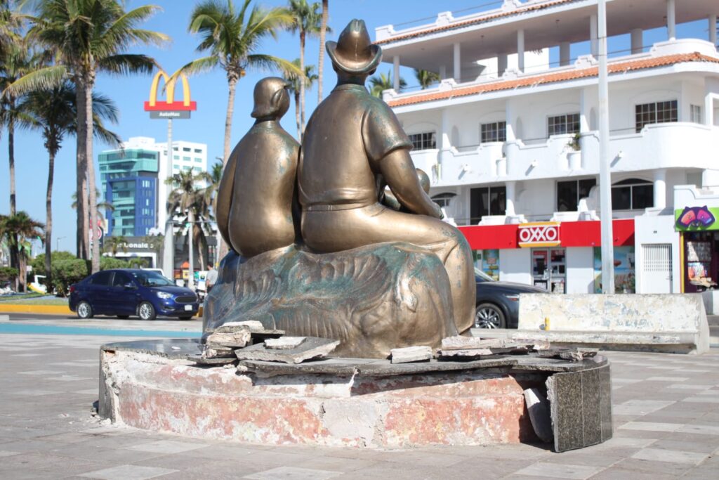 Monumento A la Familia con daños en su infraestructura