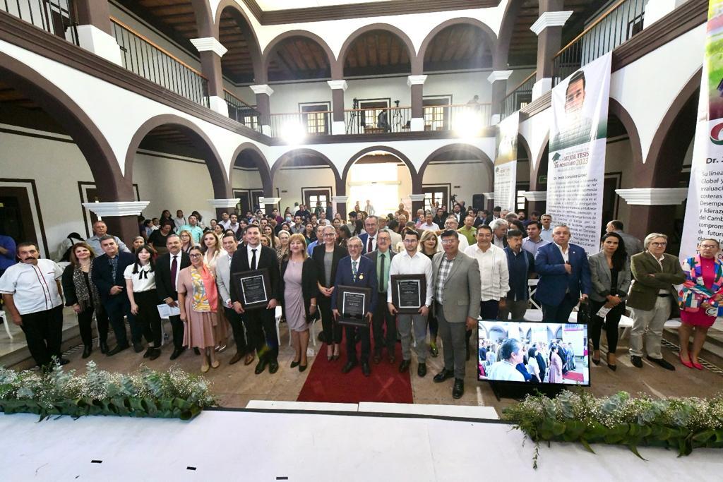 Entrega de Premio al Mérito Científico y Premio a Mejor Tesis