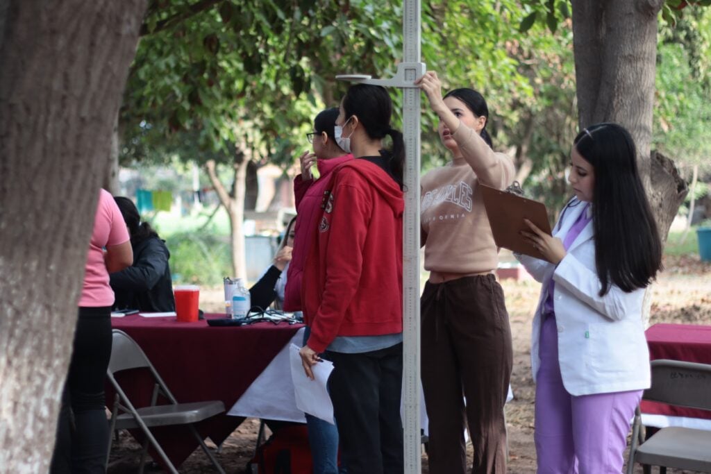 Vecinos de La Despensa durante la jornada de Bienestar en tu Comunidad