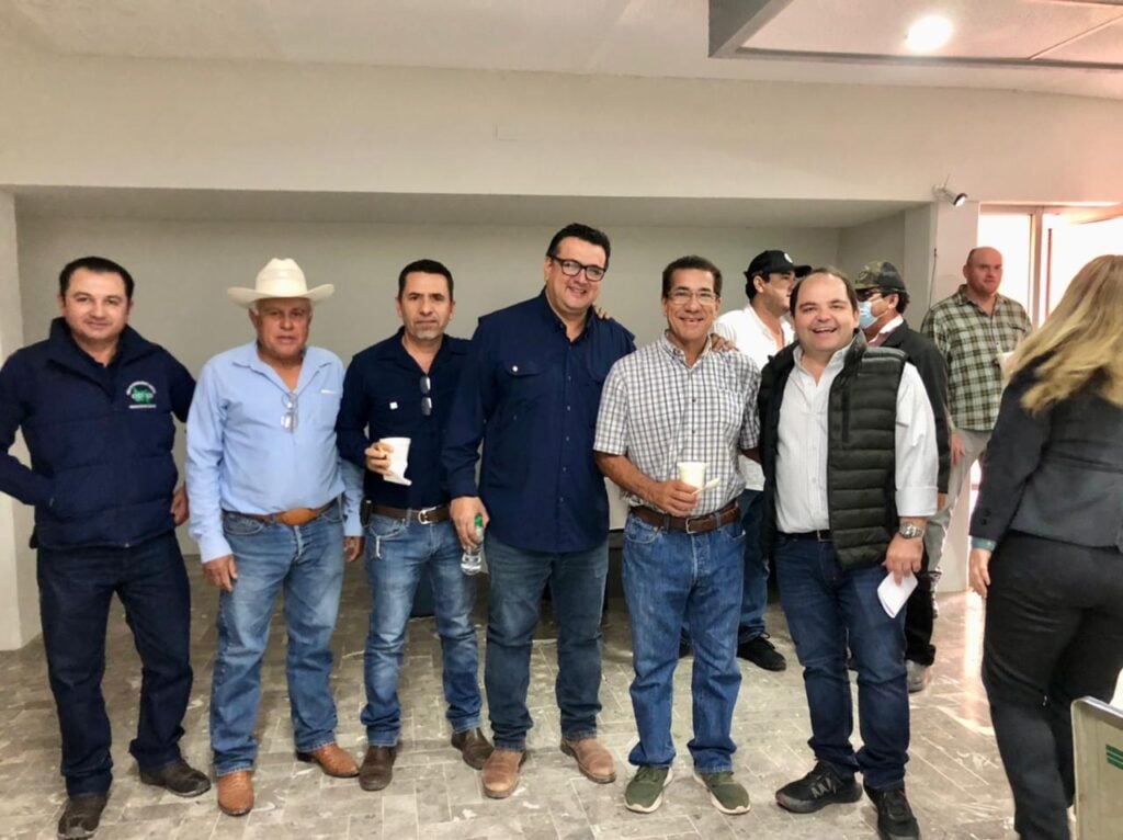 Personas posando para una foto en Guasave