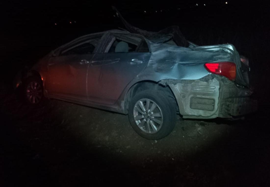 La volcadura ocurrió sobre la carretera que dirige de Palos Blancos a Estación Bamoa.