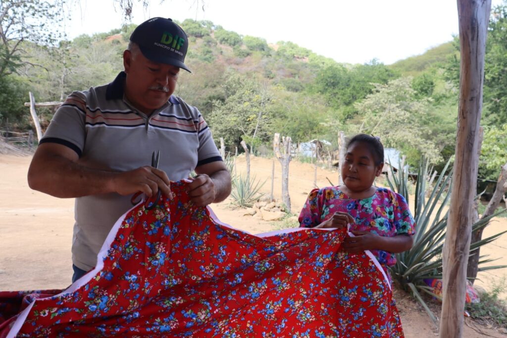 Ayuntamiento de Sinaloa entrega apoyos a familias de los altos de la sierra