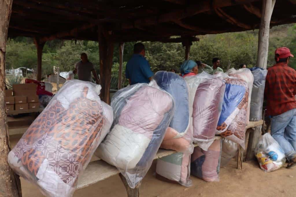 Ayuntamiento de Sinaloa entrega apoyos a familias de los altos de la sierra