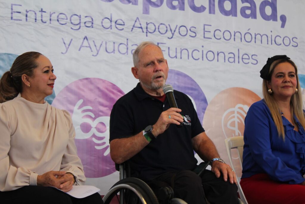 presidente de la fundación Proyecto Acceso al Mundo, Richard St’ Dennis.