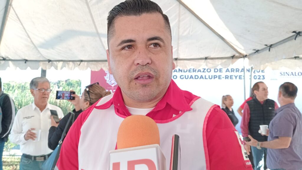 Abimelec Gómez Sánchez, jefe de Socorros de la Cruz Roja Mazatlán, durante entrevista con Línea Directa