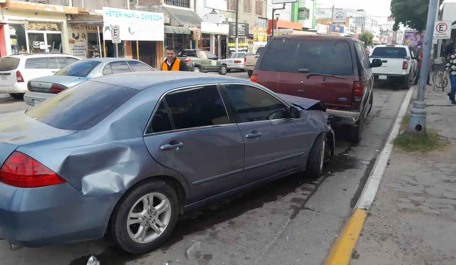 carambola entre cinco vehículos en pleno centro de Guasave