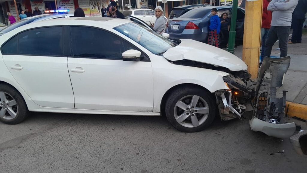 carambola entre cinco vehículos en pleno centro de Guasave