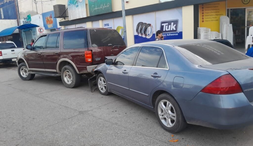 carambola entre cinco vehículos en pleno centro de Guasave