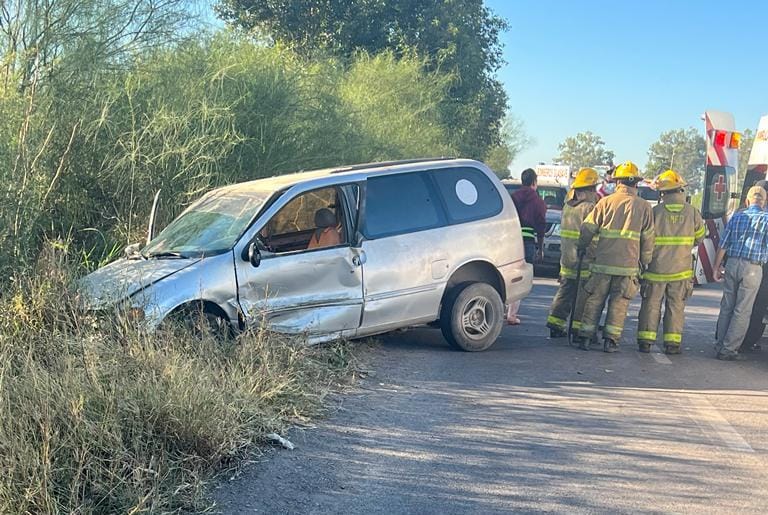 Vagoneta chocada en Guasave