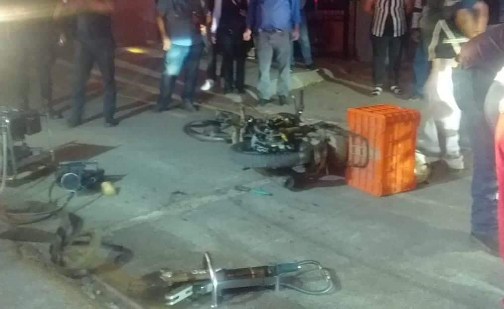 El niño quedó atorado con una cobija entre la cadena de la ligera unidad.