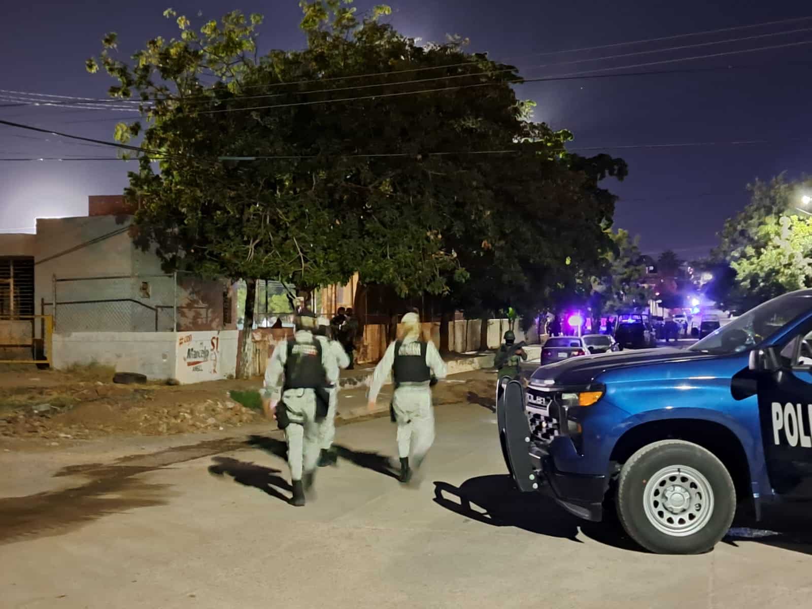 Agentes de la Fiscalía tras enfrentamiento en Culiacán