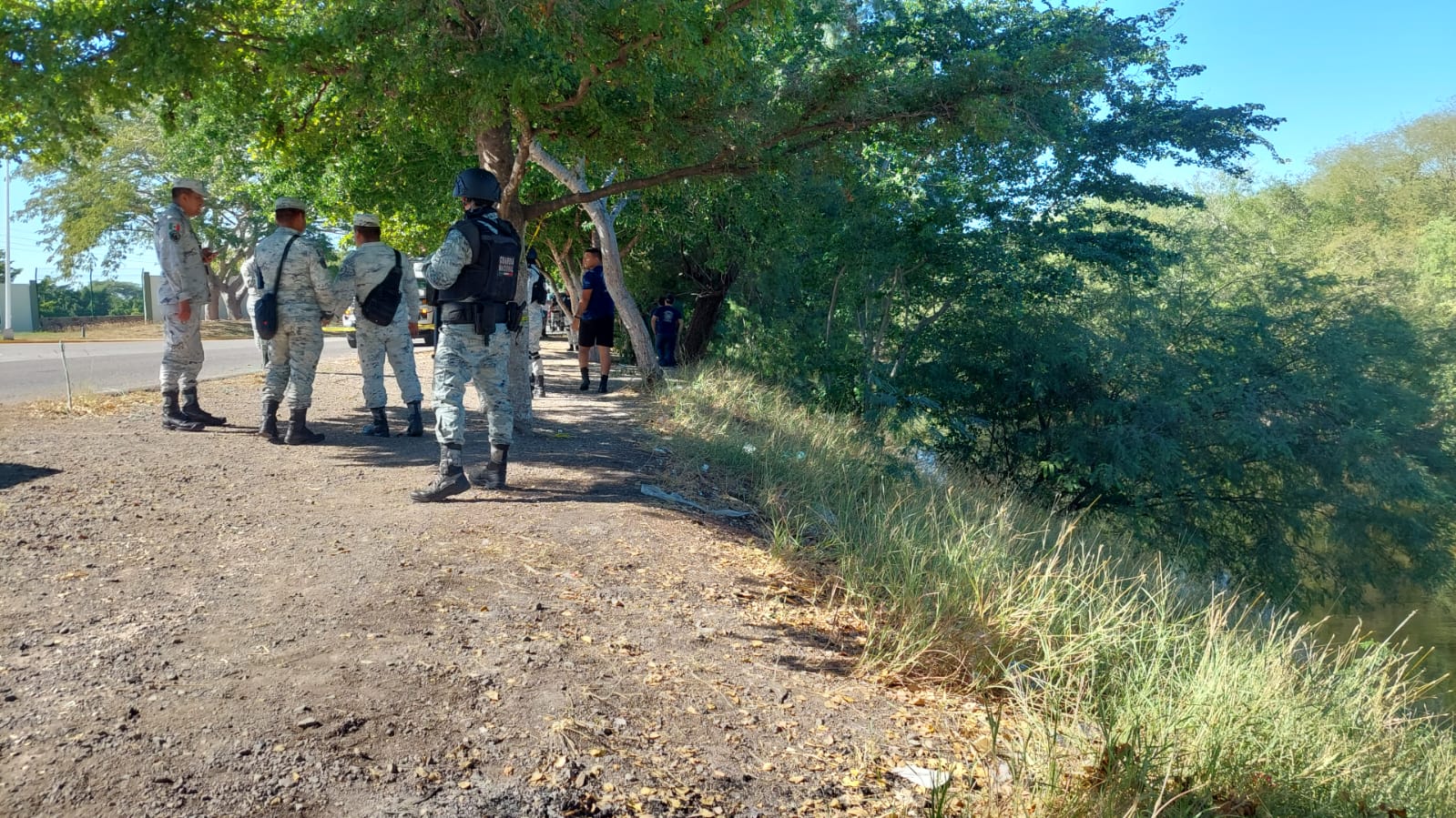 Agentes de la Guardia Nacional en el lugar del hallazgo.