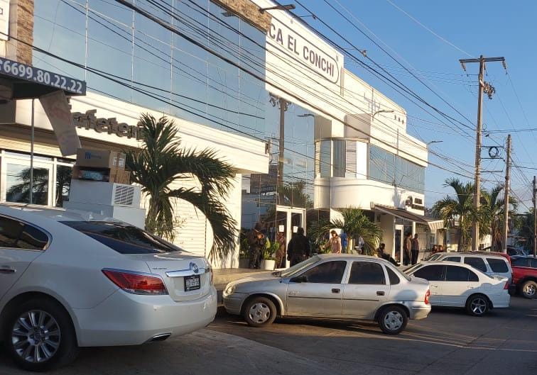 La estudiante fue llevada a una clínica privada.