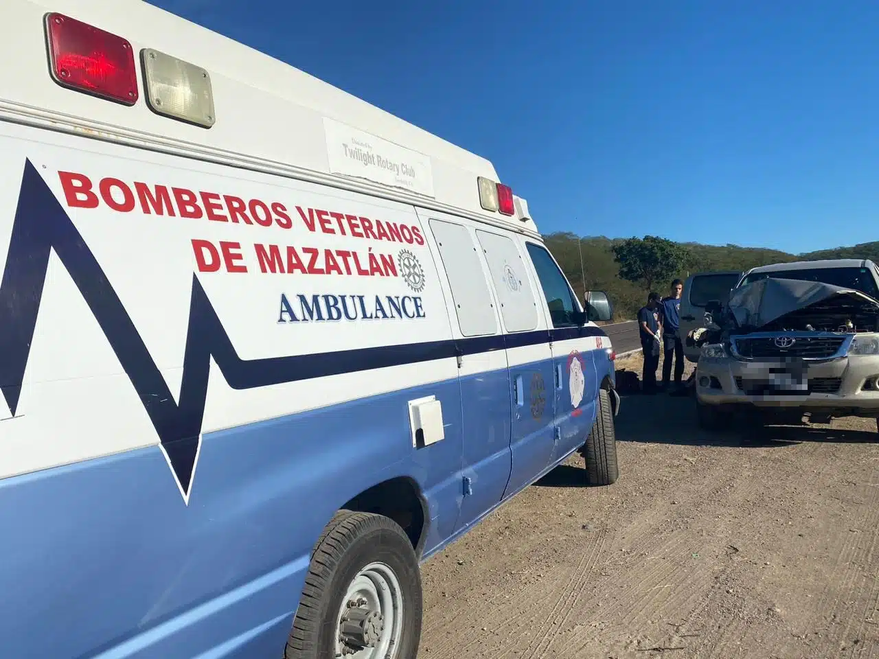 Accidente de dos jóvenes de Culiacán por la carretera libre Mazatlán-Culiacán, adelante de la sindicatura de El Quelite