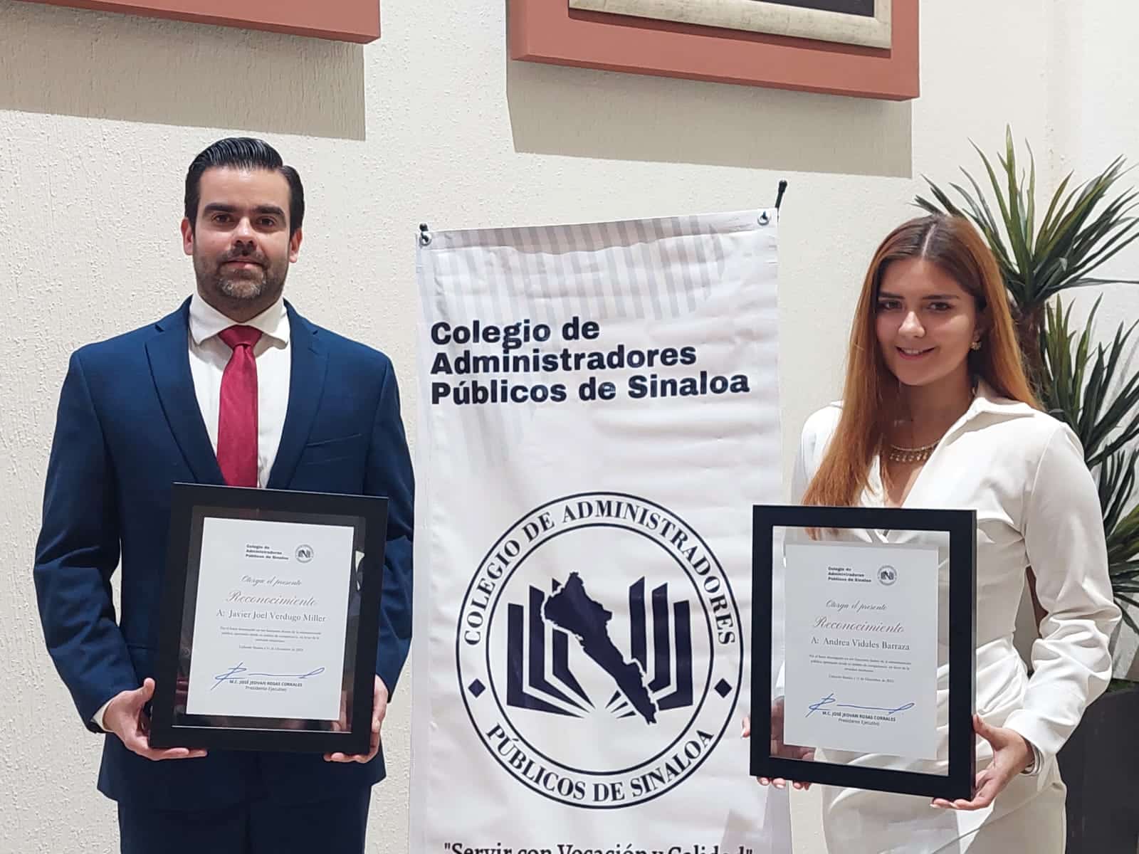 Andrea Vidales y Javier Verdugo reciben el premio 