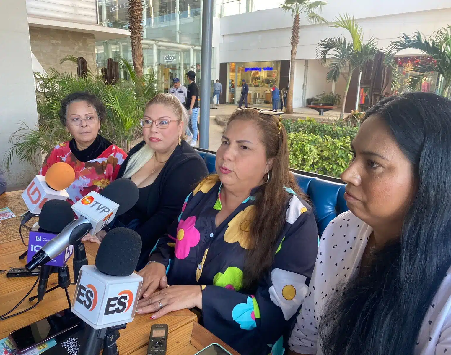 Animalistas independientes durante conferencia de prensa