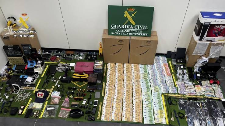 Arrestan a 14 empleados de aeropuerto por robar equipaje en España