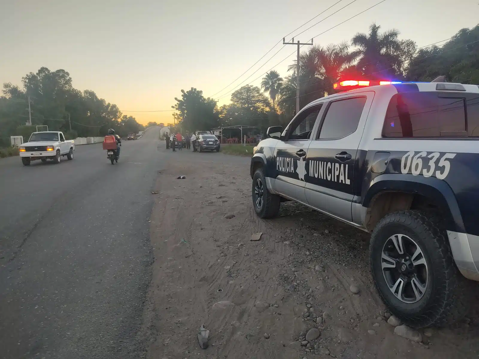 Agentes de la Policía de Tránsito se quedaron a cargo de las diligencias del accidente.