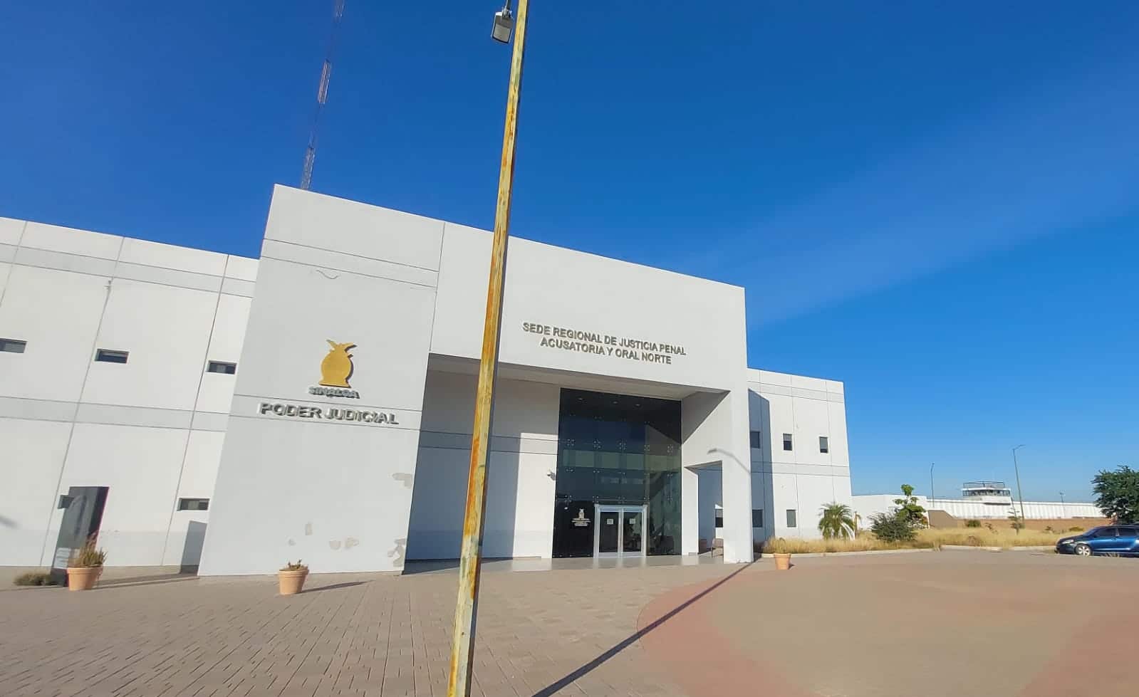 Entrada de la Sede regional de justicia penal acusatoria y oral norte