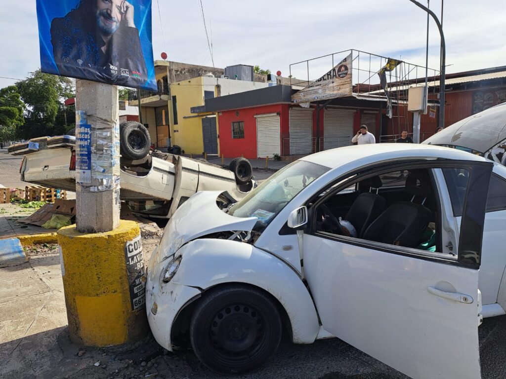 Auto chocado en Culiacán