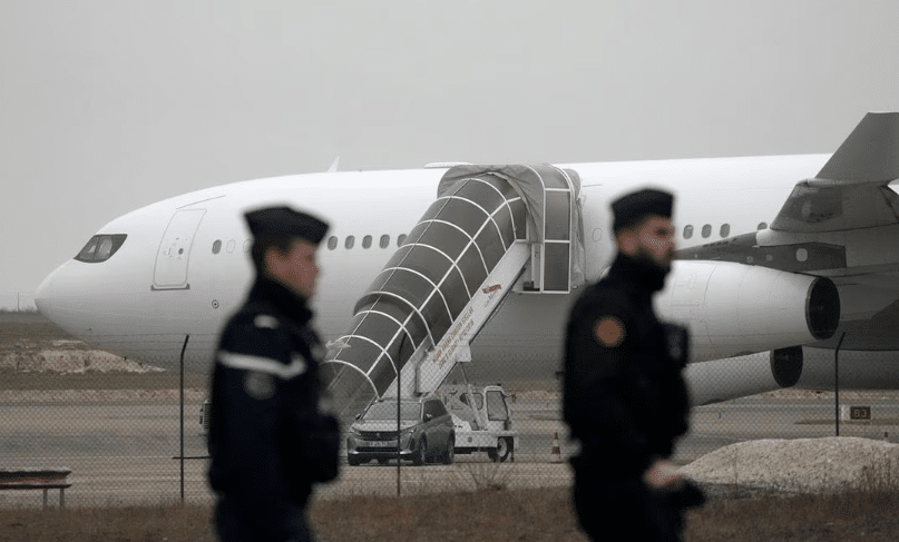 Avión retenido en Francia es dirigido a India