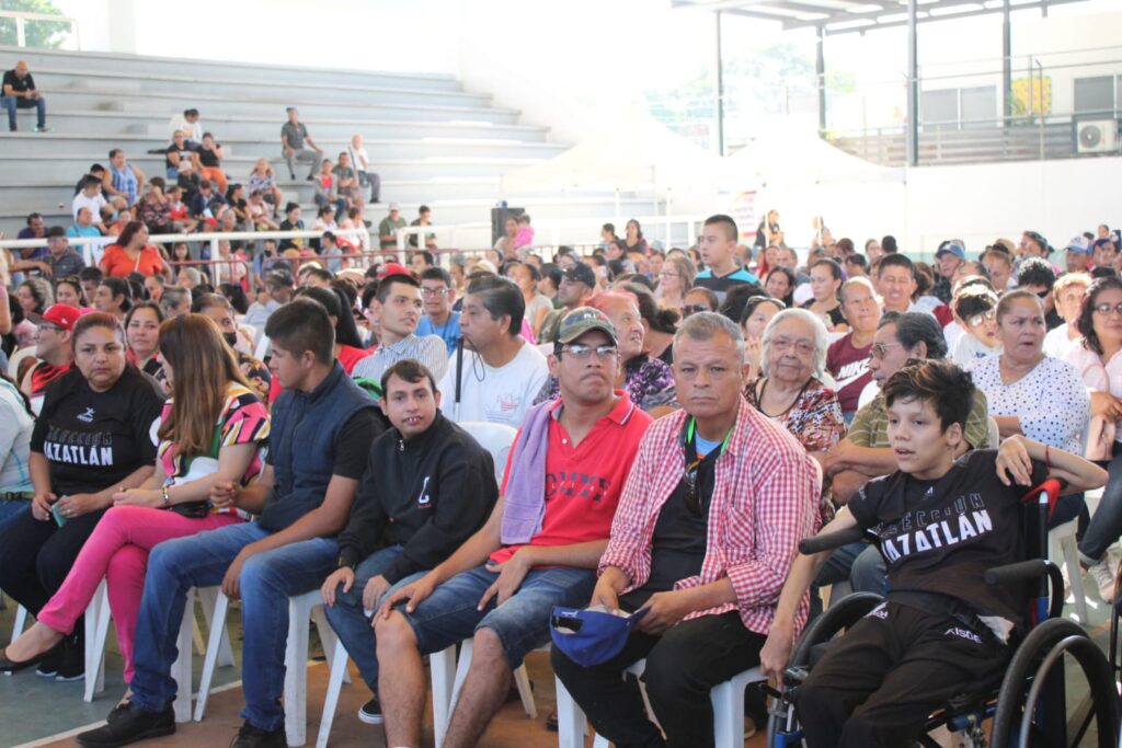 Celebran en Mazatlán el Día de la Discapacidad con entrega de becas y apoyos funcionales.