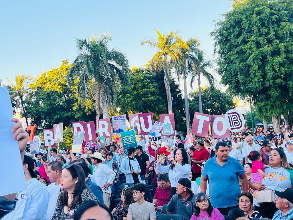 Personas de Badiraguato en Culiacán