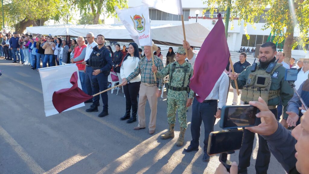 Autoridades de Angostura dando el banderazo al operativo Guadalupe-Reyes