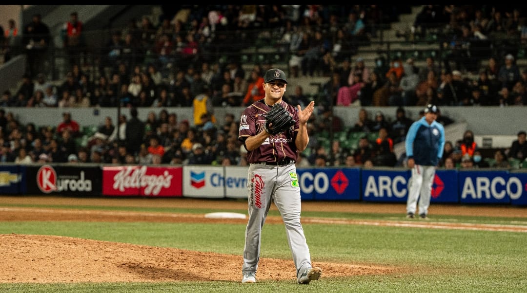 ¡Duelo de ceros! Manny Bañuelos brilla en la loma y pinta de blanco a ...